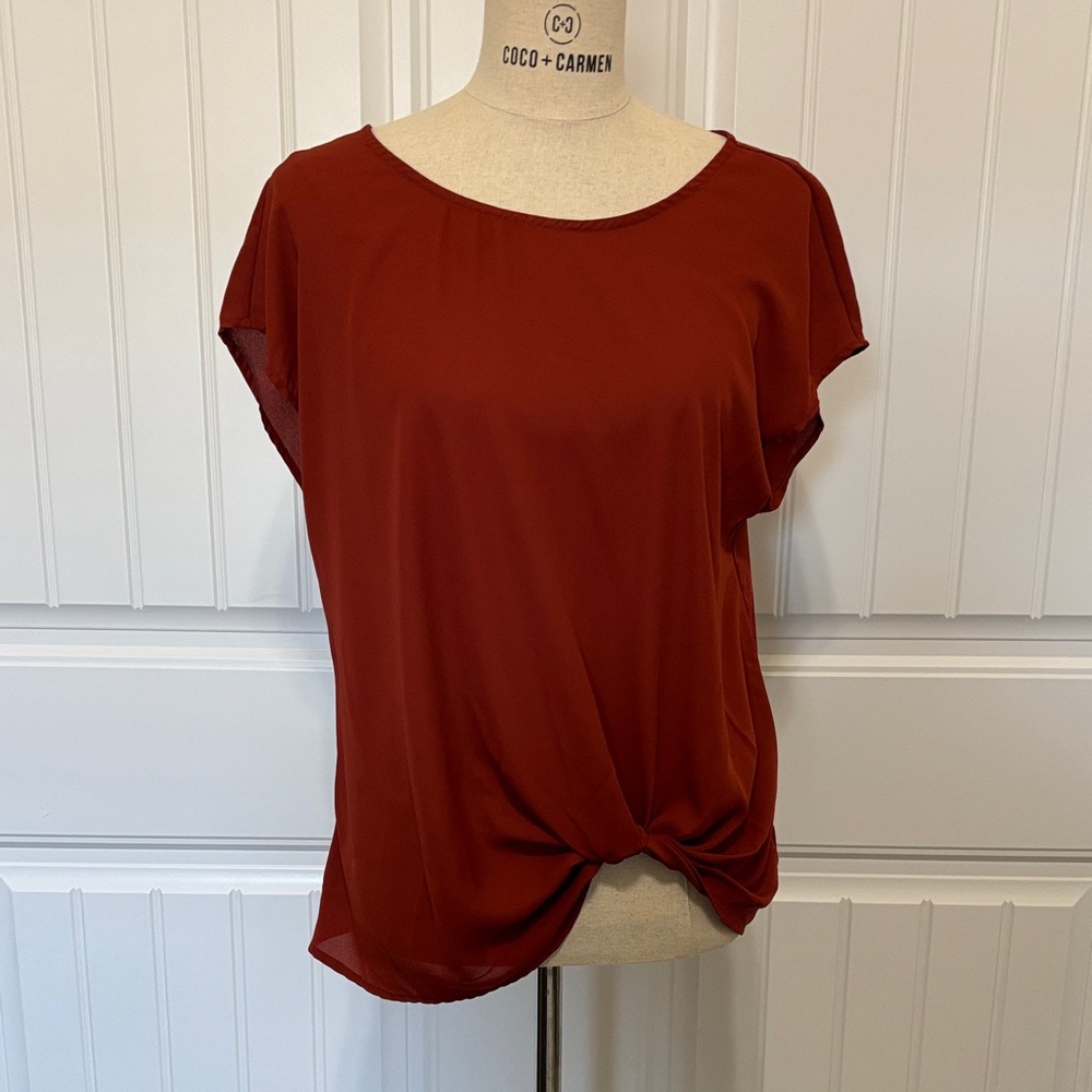 Pleione Women's Sleeveless Top in Deep Rust